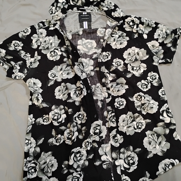 Denim & Flower Other - Denim & Flower Monochrome Floral Shirt